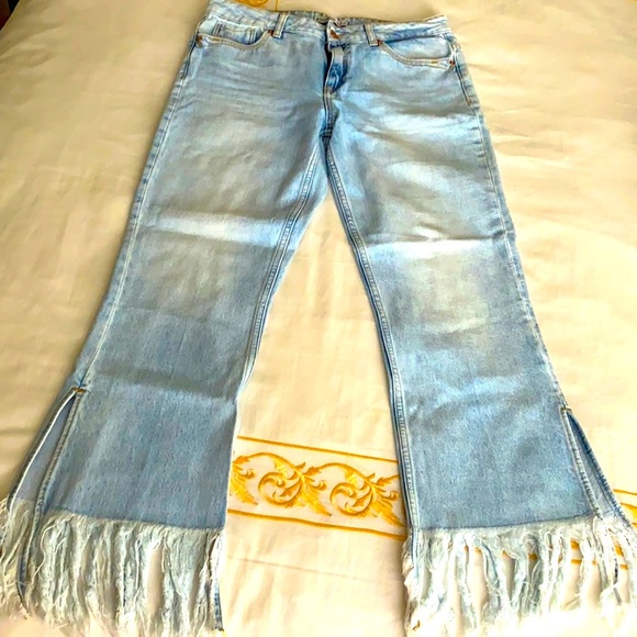 Zara Denim - Zara fun fringed/washed denim jeans 💙💚💛🧡❤️💜